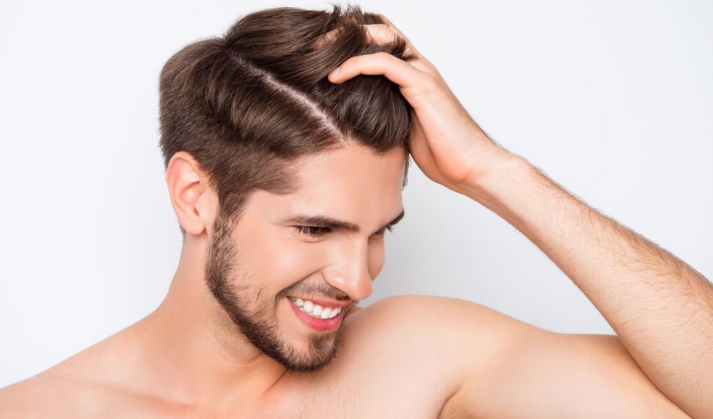 Hombre con cabello sano