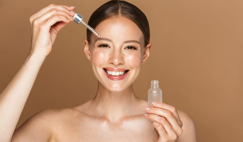 Tendencias de belleza famosas más utilizada es el sérum