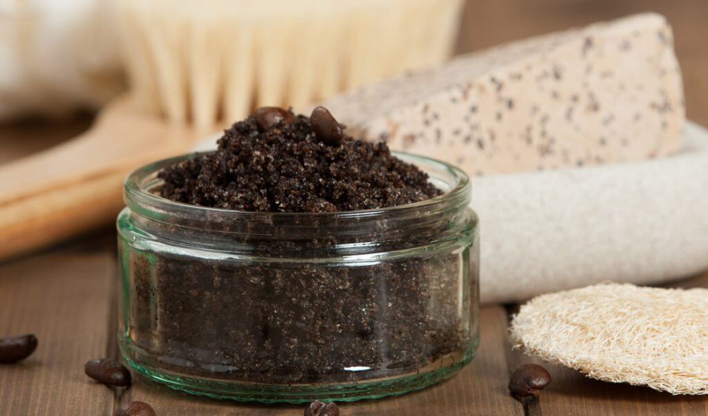 café sobre la piel como exfoliante deja la piel más suave y tersa