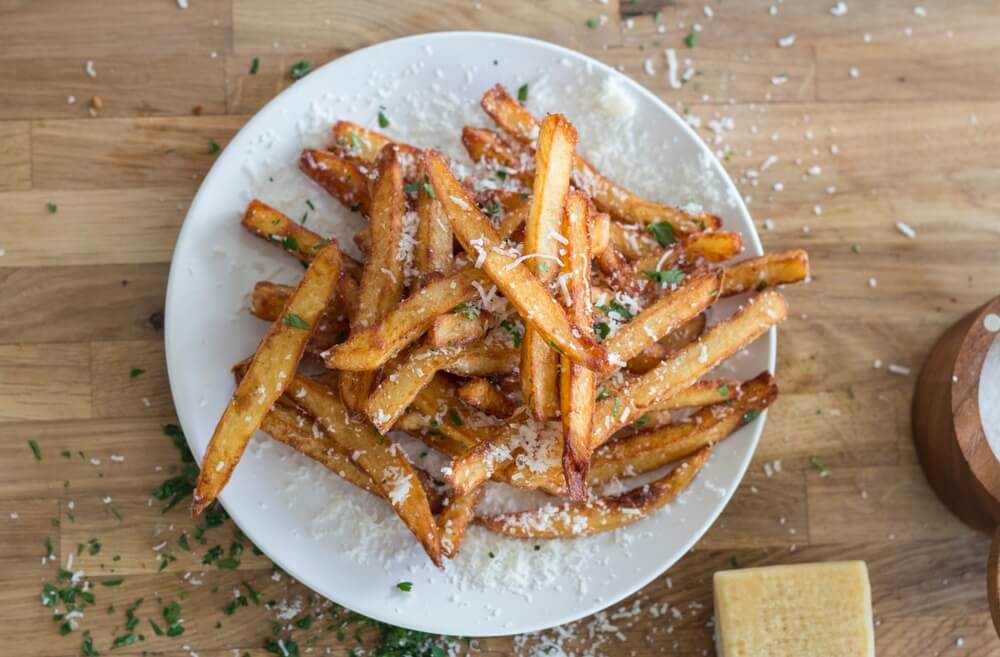 papas con queso parmesano