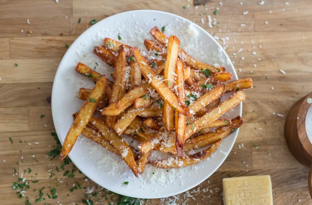 papas con queso parmesano 