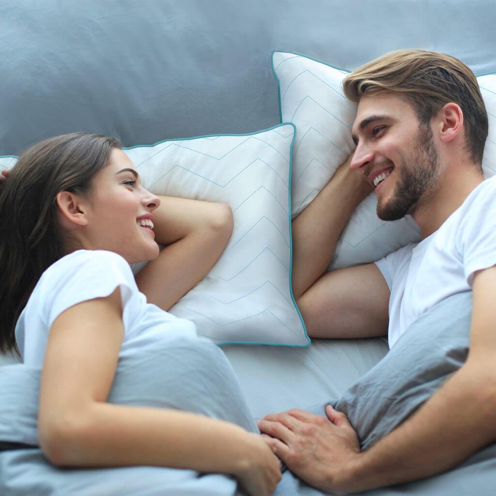 Pareja descansa en almohada Sognare